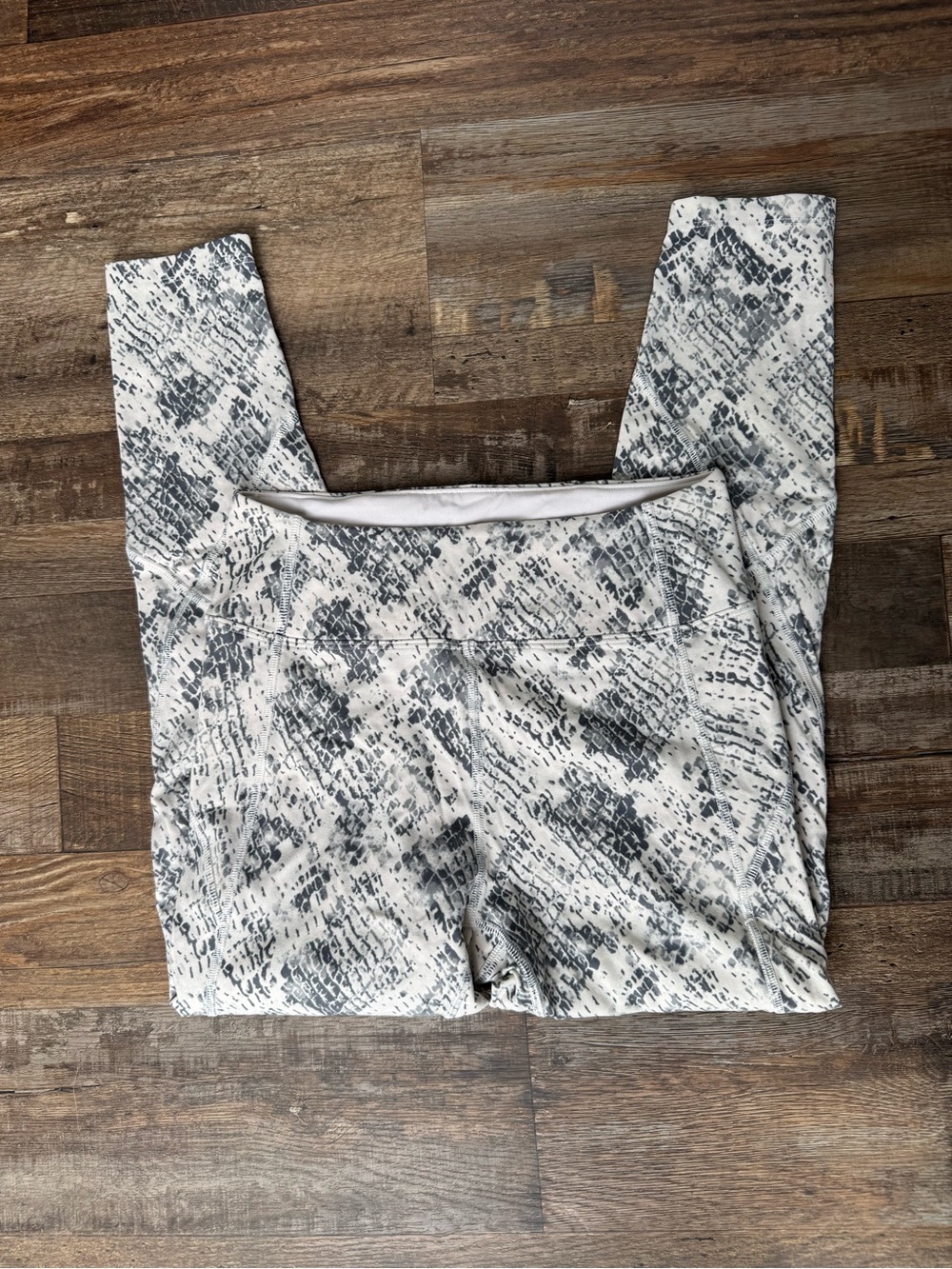 PINK Victoria's Secret White & Gray Snakeskin Leggings
